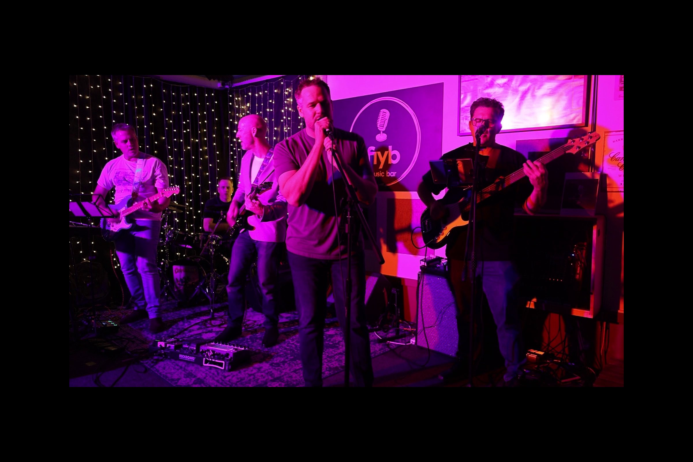 Cropdusters performing live in Perth