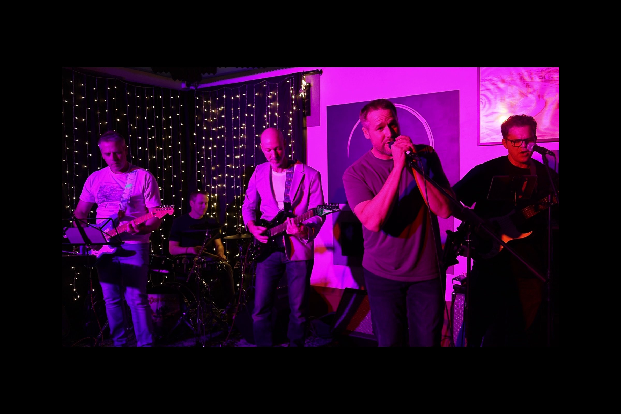 Cropdusters performing live in Perth